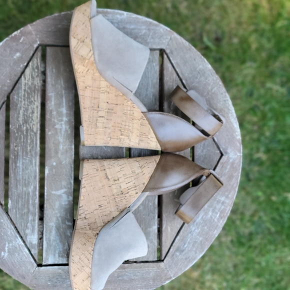 Marc Fisher Hadeya Taupe Wedges - Picture 4 of 5